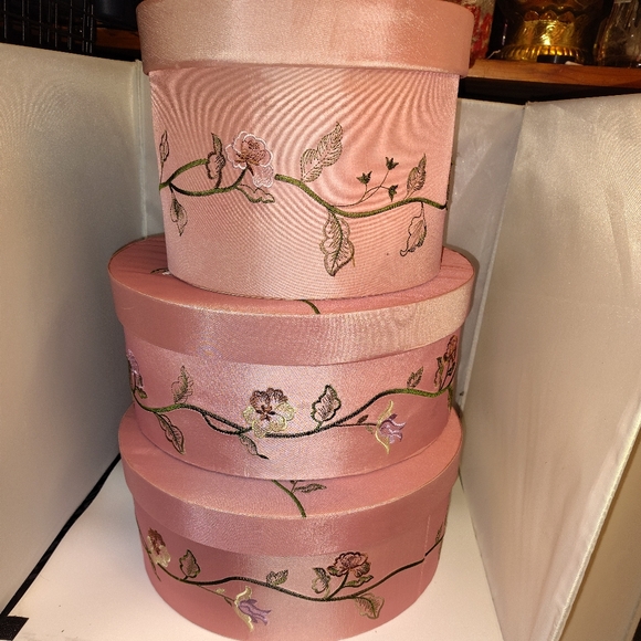 Vintage RARE The Raymond Waits Once Upon A Rose satin covered  hat box set main image 14